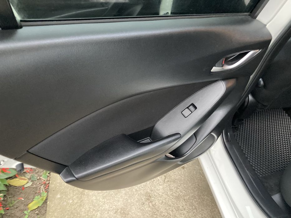 Мазда 3, дизель 2.2, 2015 року