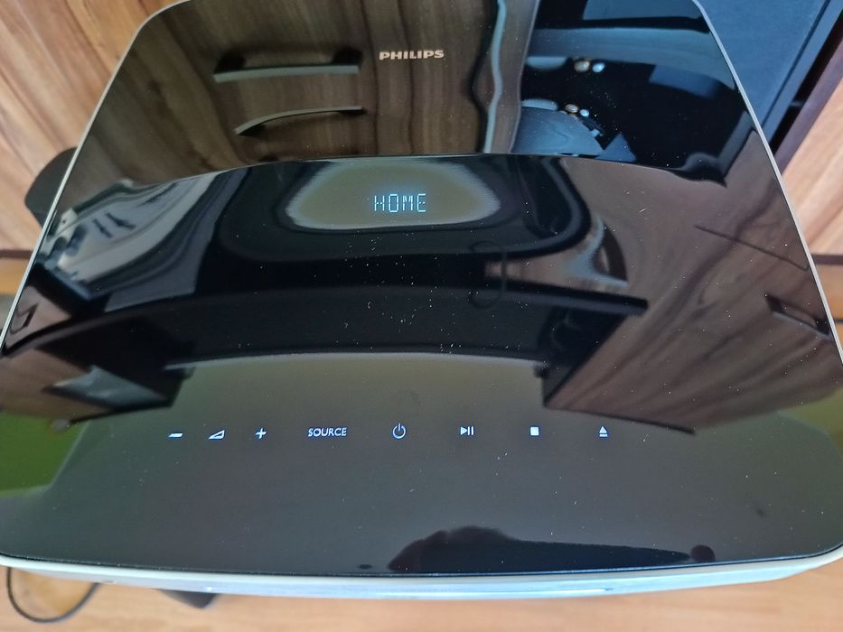 Zestaw kina domowego Philips model HTS9221/12 z odtwarzaczem blu-ray.