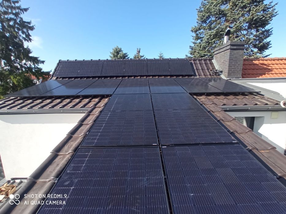 Монтаж сонячних панелей і систем резервного живлення