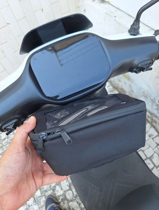 Capa Impermeável, de Banco e bolsa telemovel