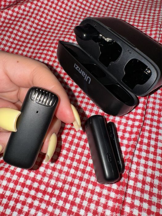 Петлічка 2 мікрофони та один конектор в кейсі Ulanzi