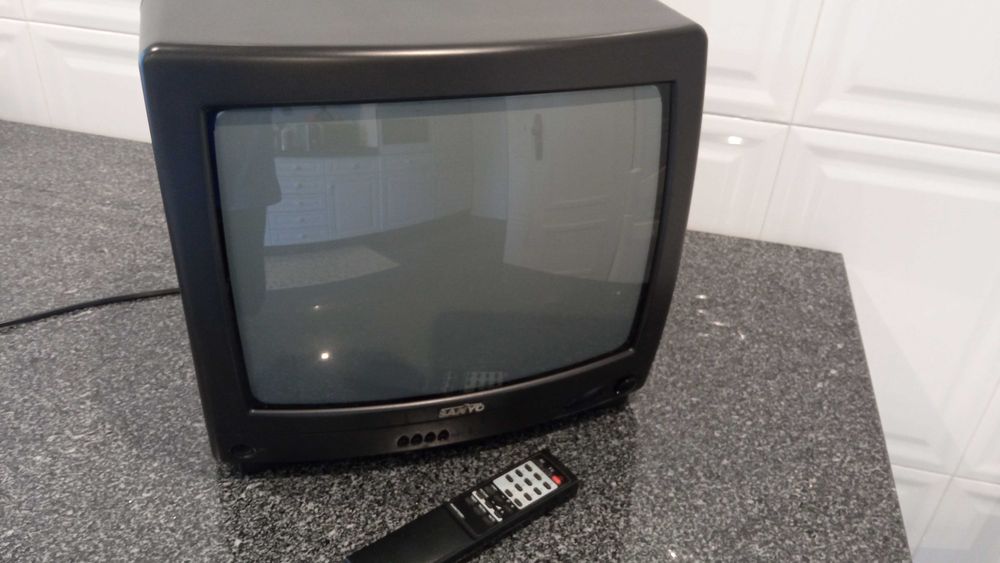Televisão Sanyo Ecrã de 35cm (13")