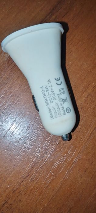 Автомобильная зарядка для телефонов без шнура