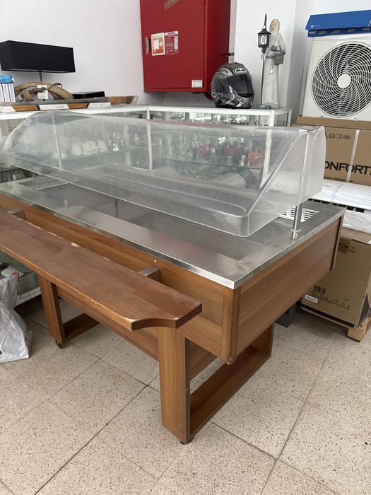 Expositor peixe ou carne com rodas