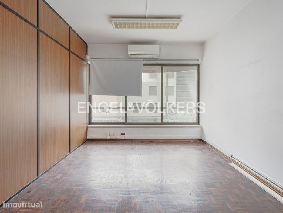 Espaço Comercial com Estacionamento no Lumiar