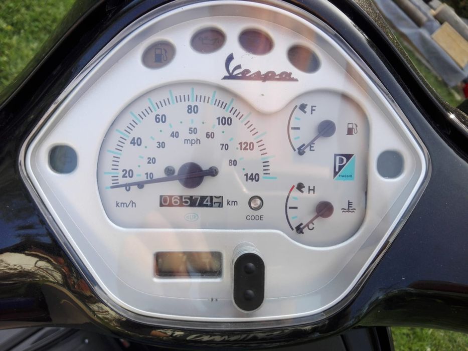 Piaggio Vespa GTS 125/