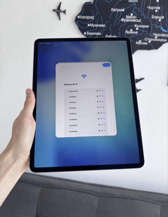 На деталі iPad Air 7 13  M3 LTE icloud lock