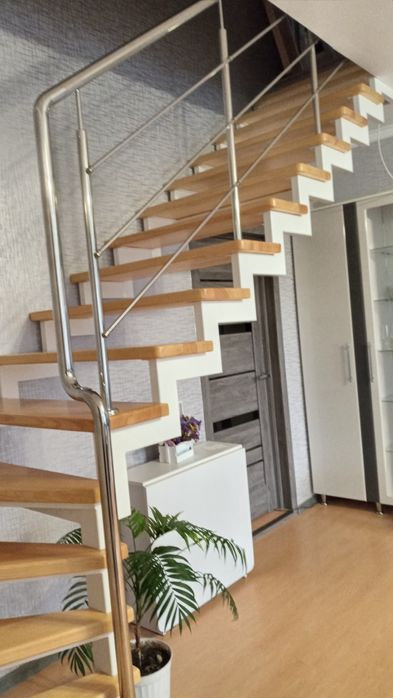 Металеві каркаси сходів вінтові консольні ступені перила лестници