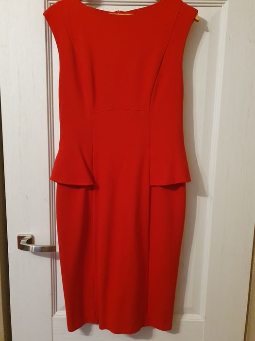 Sukienka ołówkowa z modelującą halką