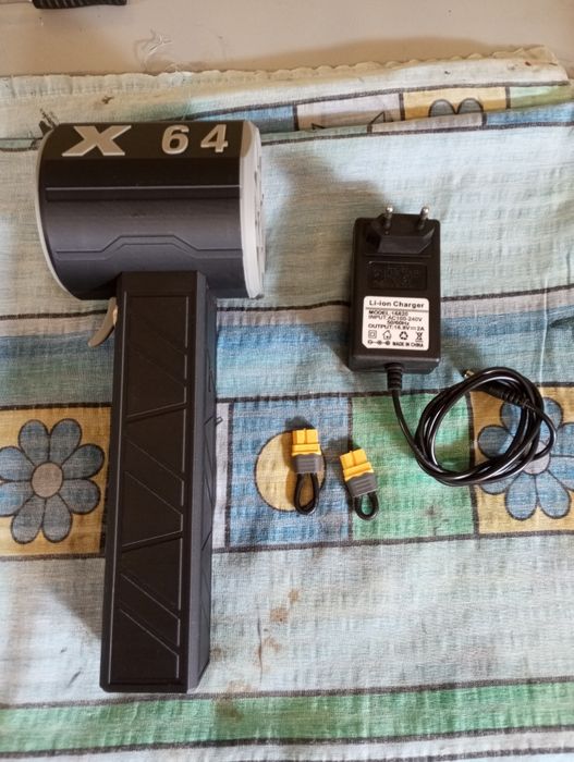 Akumulatorowa turboodrzutowa mega mocna dmuchawa.