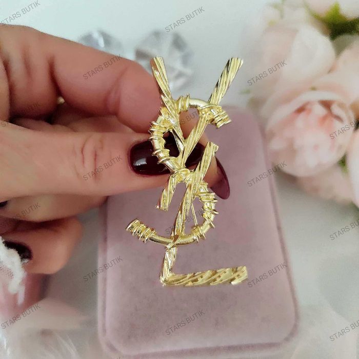 Duża broszka pionowe litery Y*L opyum stal chirurgiczna włoskie złoto