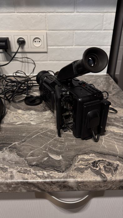 Видеокамера кассетная Uher vc810