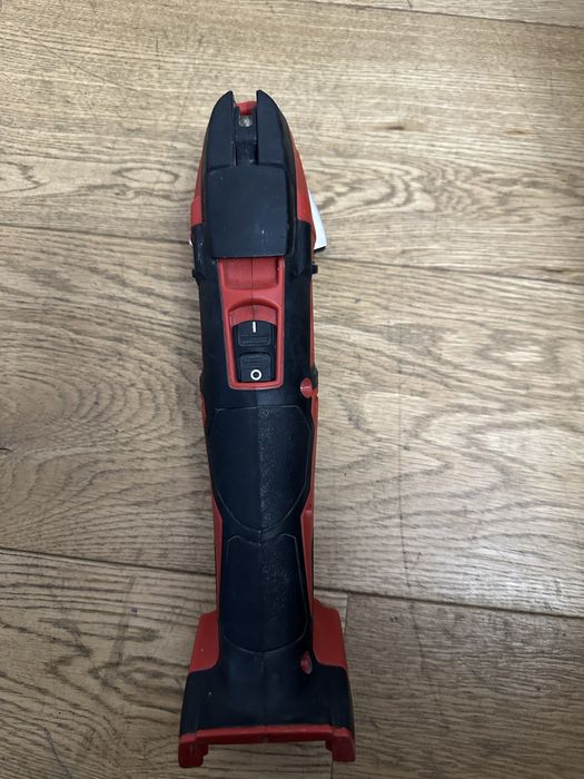 Універсальний інструмент Milwaukee