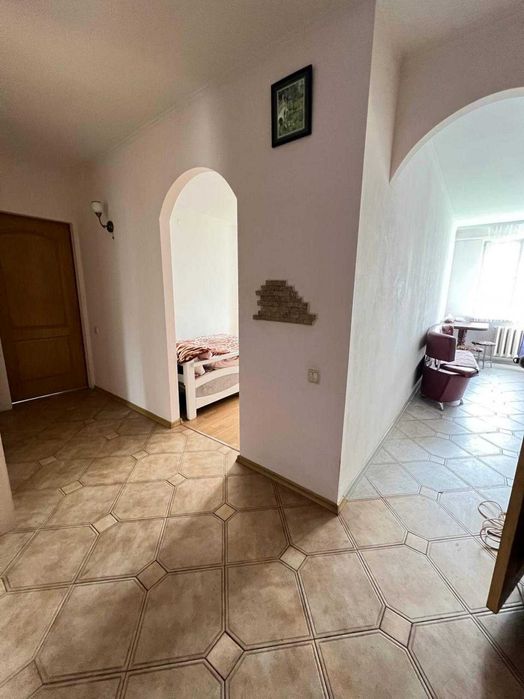 2-кімнатна з ремонтом, меблями і технікою — заїжджай і живи