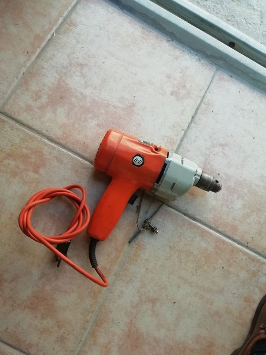 Vendo berbequim Bleck e decker de 2 velocidades usado