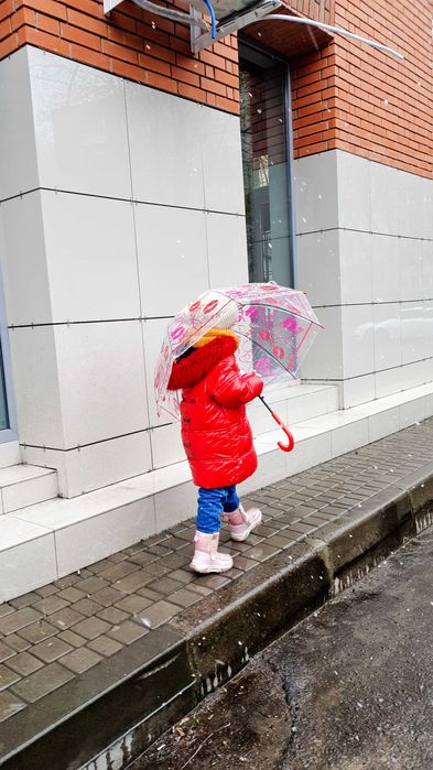 Куртка на дівчинку