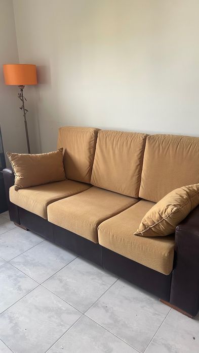 Sofá cama emEstado de nova e cama casal completa