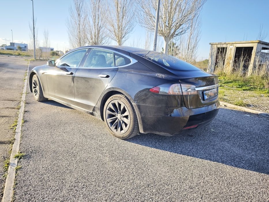 Tesla  Model  S .