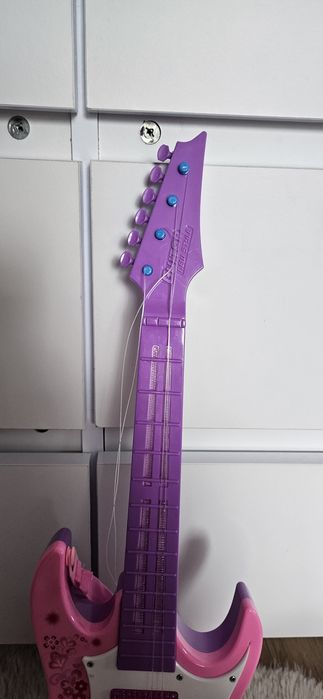 Gitara elektryczna gra swieci muzyka