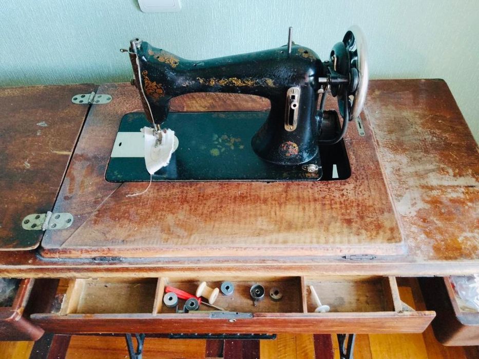 Продаю швейную машину
