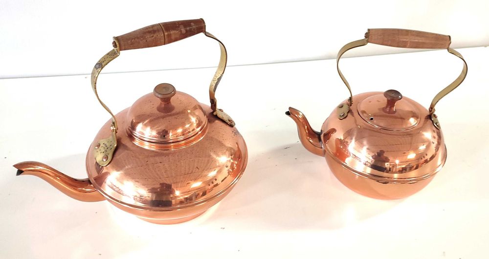 Par de chaleiras decorativas em cobre