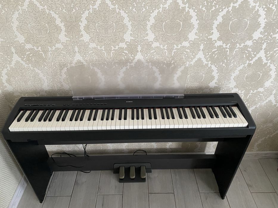 Yamaha P-85 Digital Piano