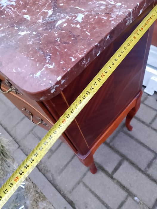 Piękna szafeczka do przedpokoju