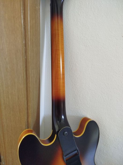 Guitarra Cort Source 335