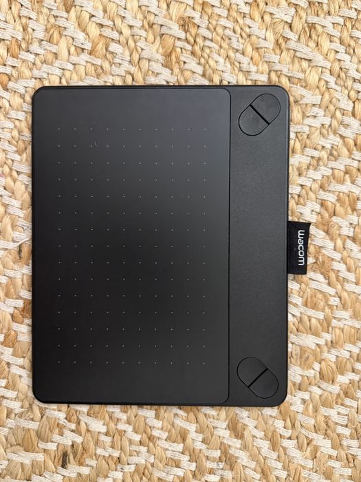 Wacom Intuos Graphics Tablet463165642769715203