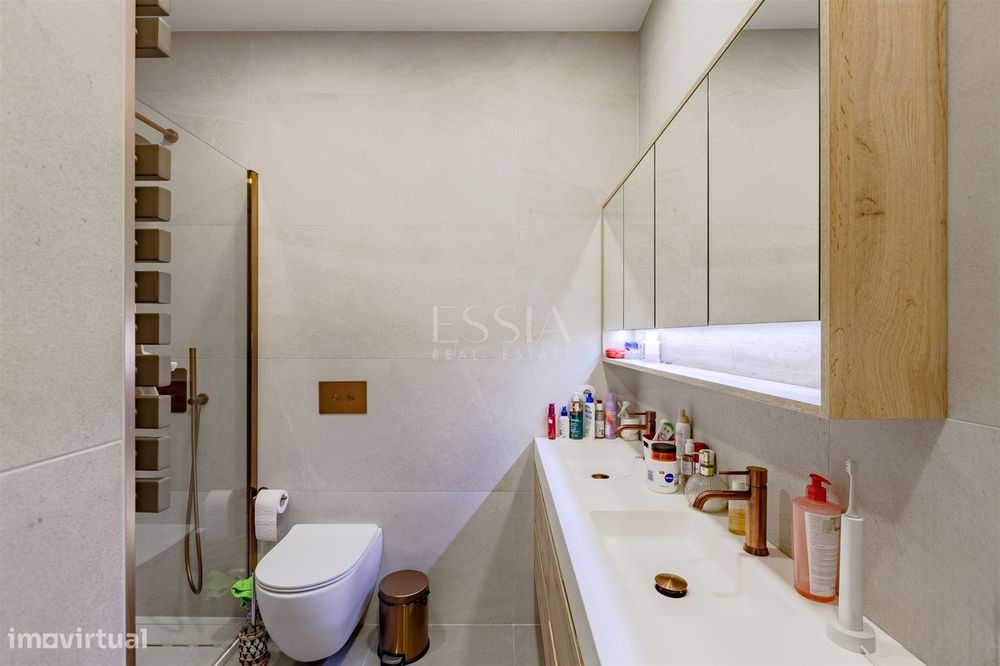 Apartamento T4 na Foz Velha a 150 metros do mar