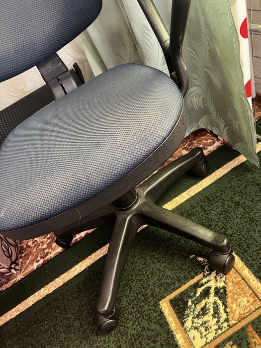 Крісло офісне стілець копʼютерний