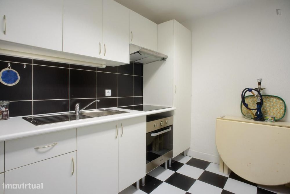Quarto - localizado em Alameda Lisbon