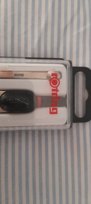 Estojo de lápis e canetas Quicksilver e compasso Rotring