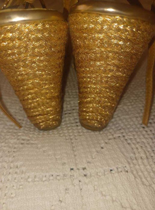 Sandálias de cunha da Schutz