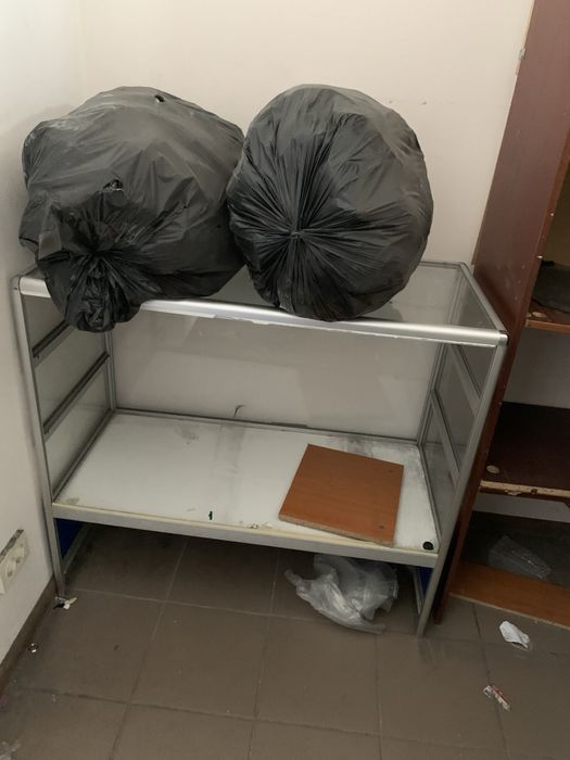 Стелажі металеві, шафи, тумби