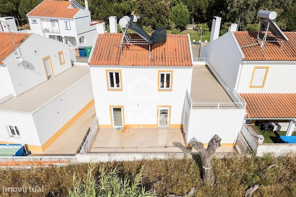 Moradia T3 c/ Quintal, Terraço e Garagem no Loteamento Quinta das Sesm