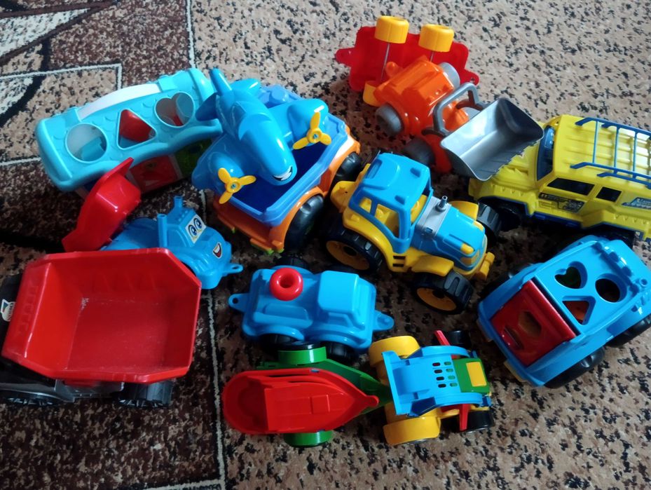 Игрушки разные для малышей