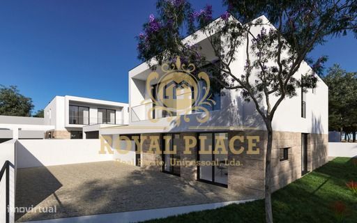 Moradia independente à venda em Lobão