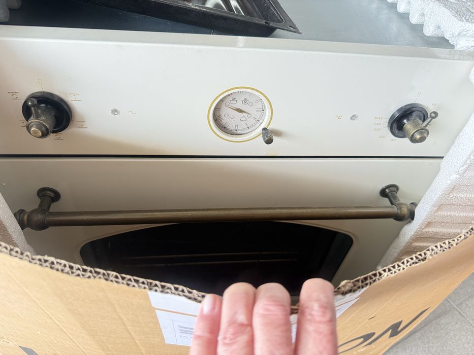 Електродуховка Elektrolux, Freggia.