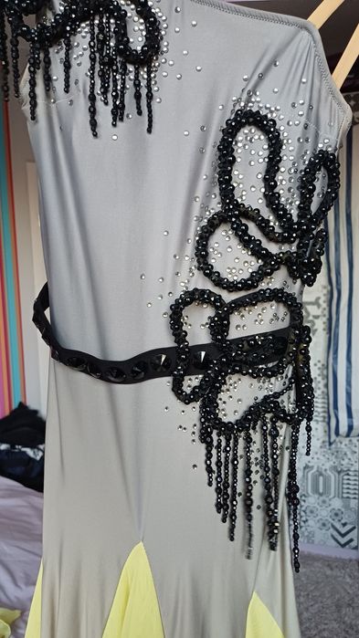 Sukienka do tańca towarzyskiego. styl standardowy