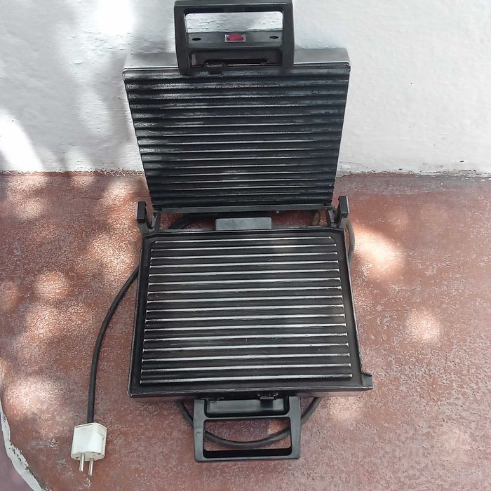 Tostadeira de 1300 wats, fabricada em França, e máquina para gaufres