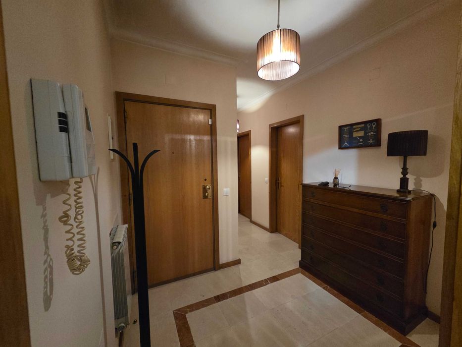 arrenda-se apartamento T2 no vale das flores