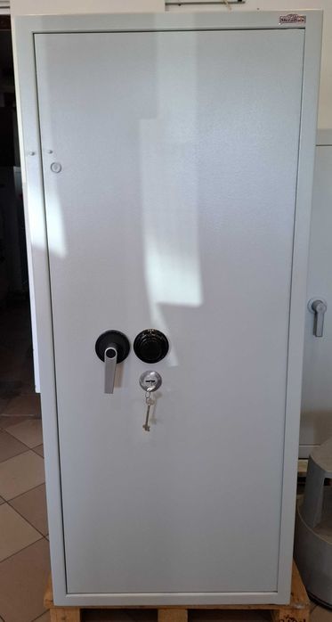 Szafa pancerna metalowa Metalkas, 160/70/60 cm, 203 kg, dwa zamki