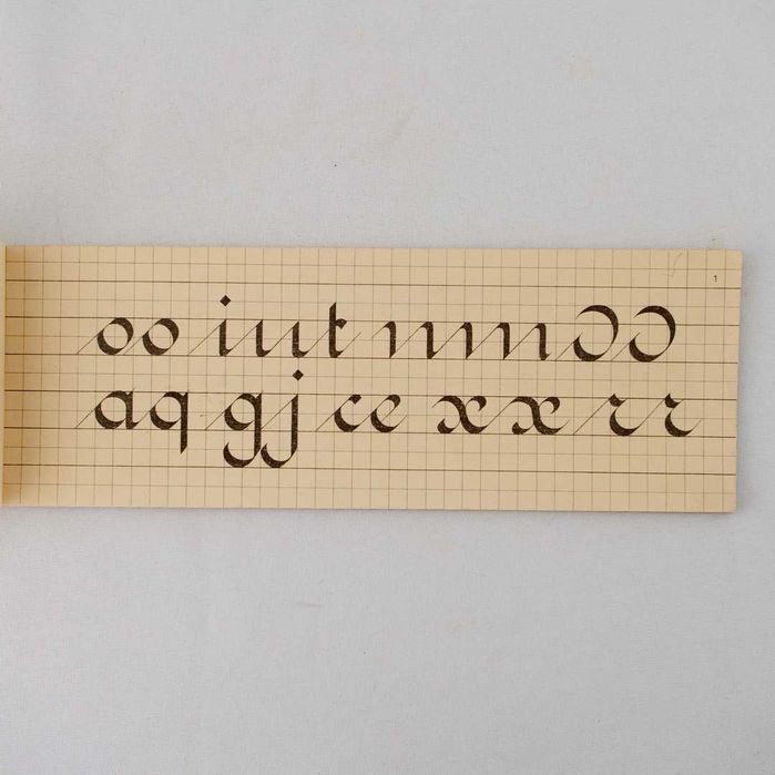 Livro "Modelos de Caligrafia para o Ensino da Letra Francesa"