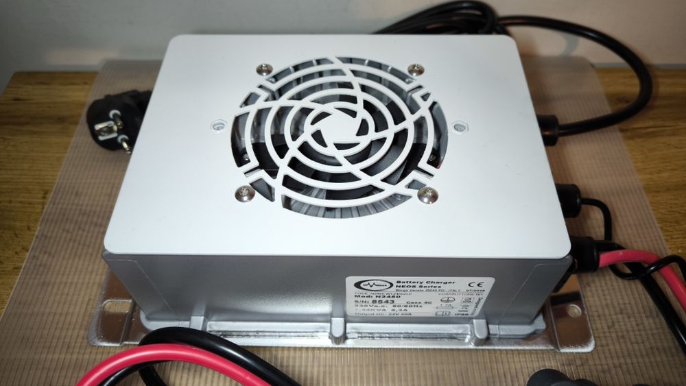 Ładowarka do akumulatorów poleciał, wózek  NOWA