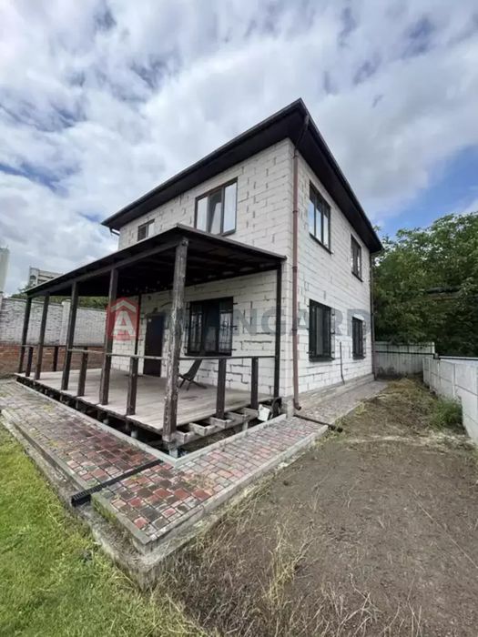 Продам Дом. Победа-4. Кухня-студия. 3 отдельные спальни. 140000$