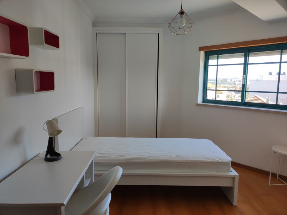 Alugo quarto para estudantes