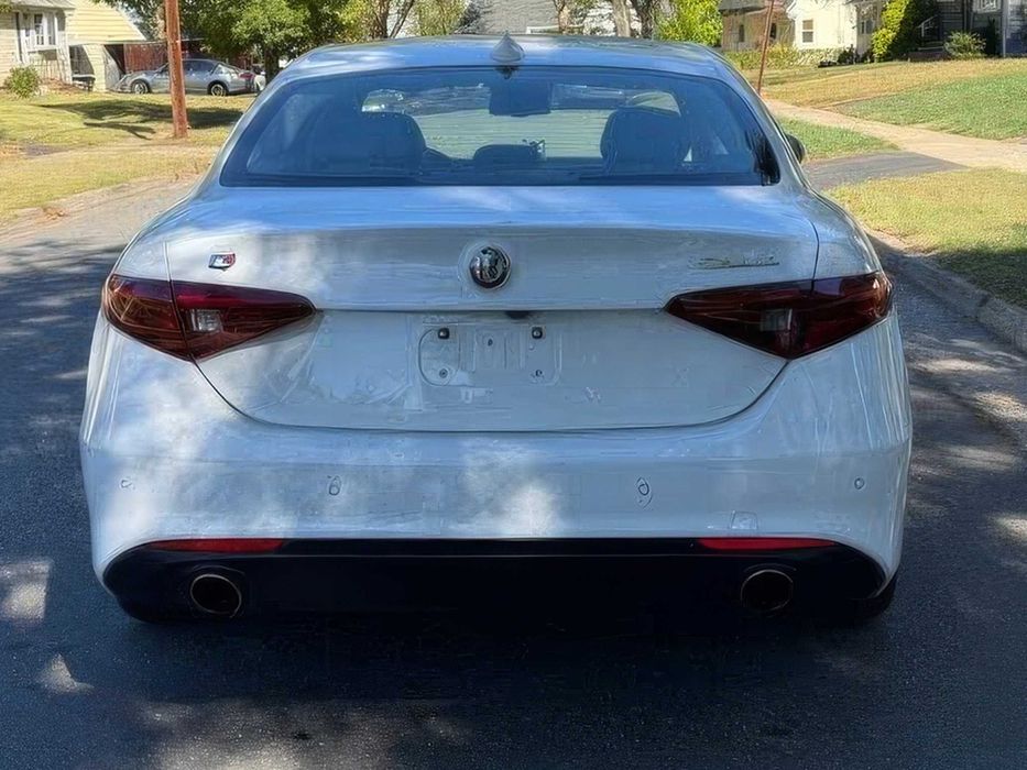 Alfa Romeo Giulia      2018