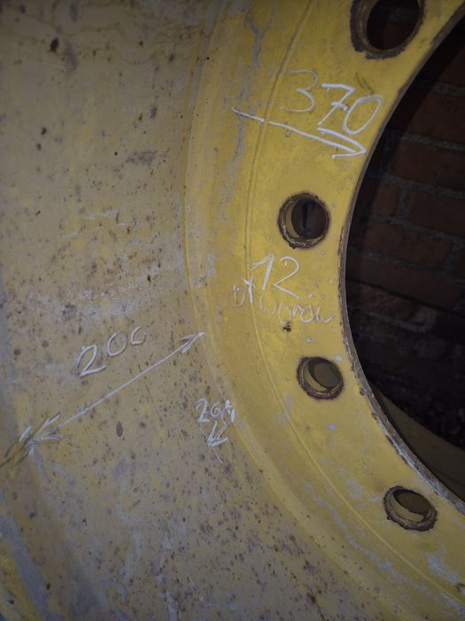 Felga ładowarka komatsu r 25, koło 20.5 r25