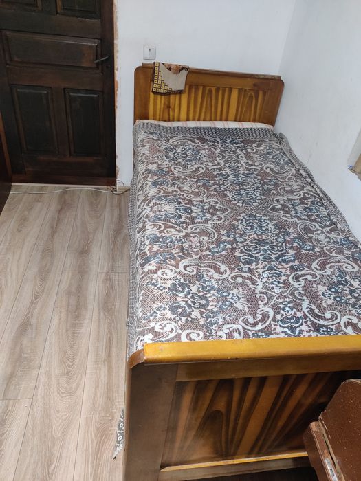 Ліжко дерев'яне .